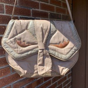 Vintage genuine leather Nobel Handbags Inc purse.